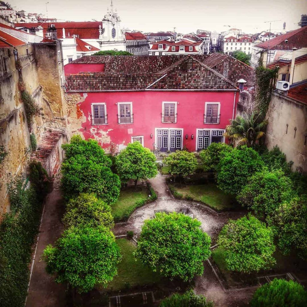 Os jardins do Palácio Almada, atualmente o Palácio da Independência