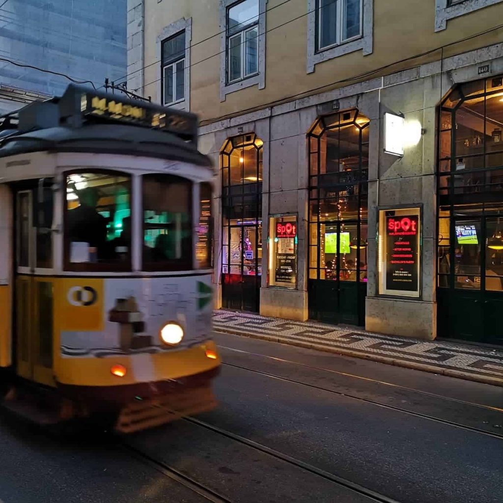 Spot Lisboa, the best bar in Lisbon to watch a football match of the league 1 or champions league, rugby top 14, 6 nations