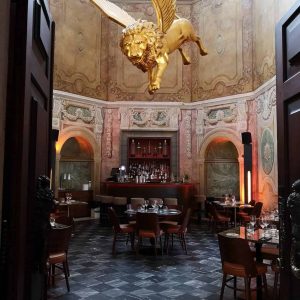 palacio chiado is the ultra chic place to spend Friday or Saturday nights in Lisbon with a vast collection of cocktails