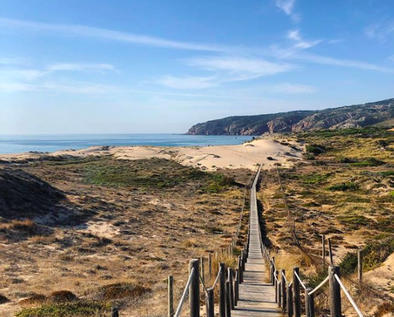 A Praia de Guincho é uma praia popular entre surfistas