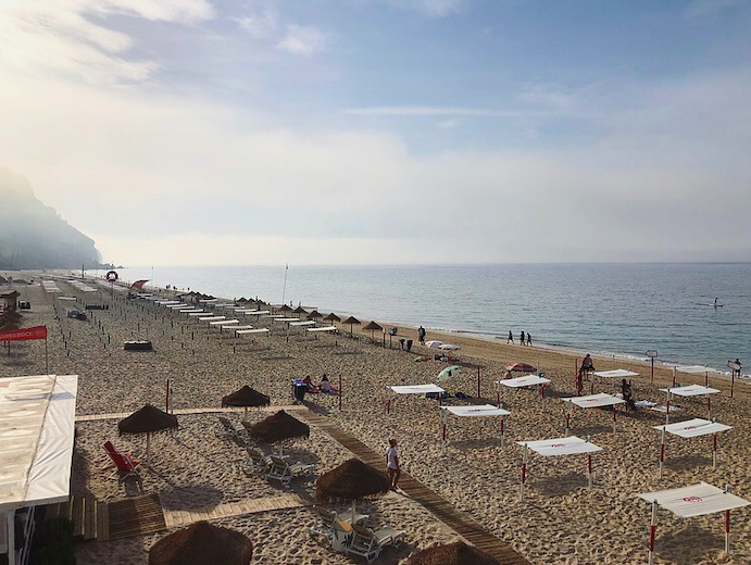 A praia do Ouro é uma praia familiar onde encontrará tudo o que precisa para desfrutar de um momento tranquilo na praia