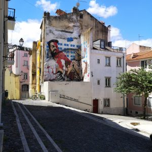 Andrea Tarli, street-artist in Lisbon in the Mouraria district