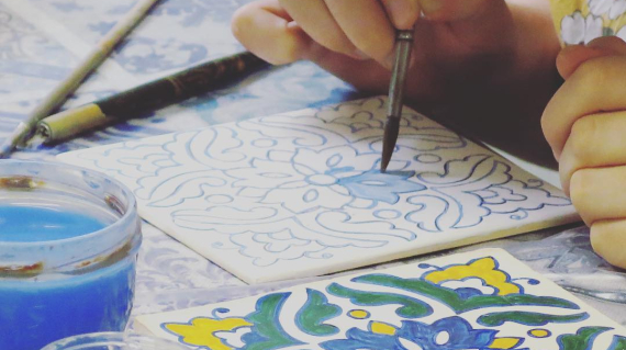 Taller de pintura de azulejos junto al Museo Azulejos