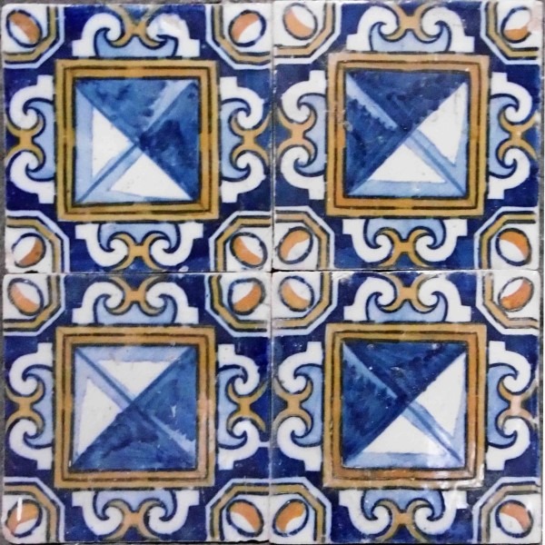 Azulejos semiindustriales en la fachada de Lisboa