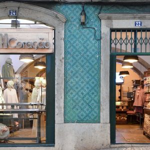 Shop in Alfama selling accessories and clothing made of high quality Portuguese wool from the Estrela mountain