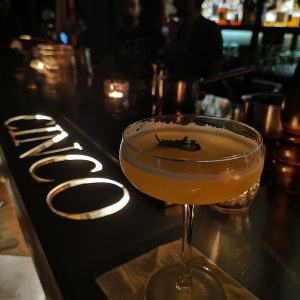 Cinco Lounge, a cocktail bar in Lisbon with an incredible menu and a great friendly atmosphere