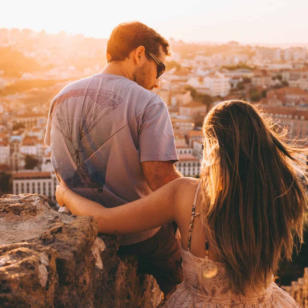 casal em Lisboa no verão