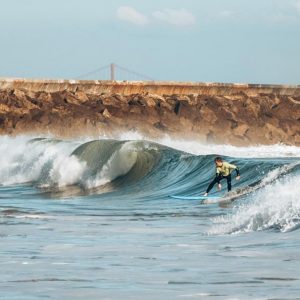 Surfing lessons in Lisbon on Carcavelos beach