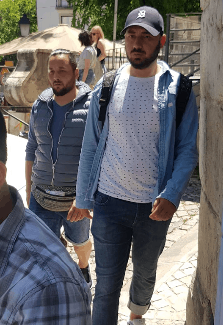Carteirista em ação em Lisboa vestido de turista