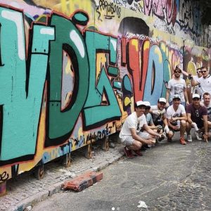 Oficina de arte urbana para despedida de solteira ou despedida de solteiro em Lisboa em maio ou junho