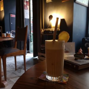 Onda Cocktail Room is a cocktail bar located in the Graça district and one of the best in the city