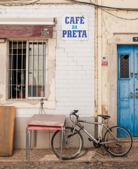 Working in Lisbon in bars and restaurants