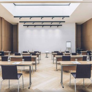 Large fully equipped meeting room during your business seminar in Lisbon.