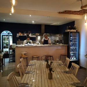 Natural wine bar from Portugal and Europe located near the Estrela Garden Park in Lisbon