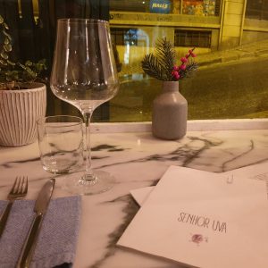 Natural wine bar from Portugal and Europe located near the Estrela Garden Park in Lisbon