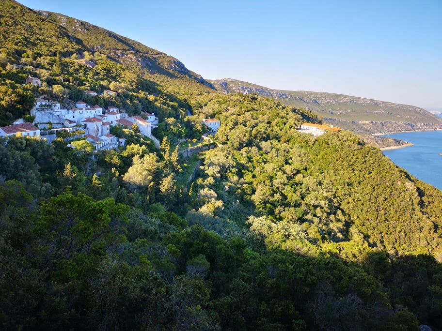 Convento de la Serra de Arrabida con una magnífica vista al estuario del Sado