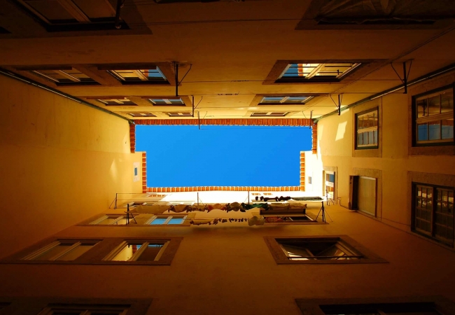 Student accommodation in Lisbon is difficult to find from abroad. But there are solutions.