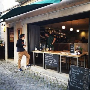 Vino Vero is an Italian wine bar in Lisbon offering Italian and European wines and delicious food to share.