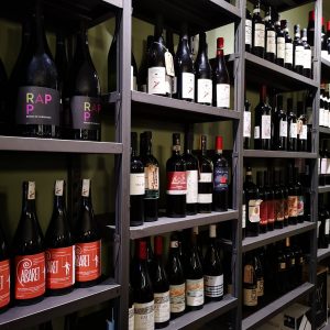Vino Vero is an Italian wine bar in Lisbon offering Italian and European wines and delicious food to share.