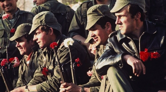 Militaires revolution des oeillets