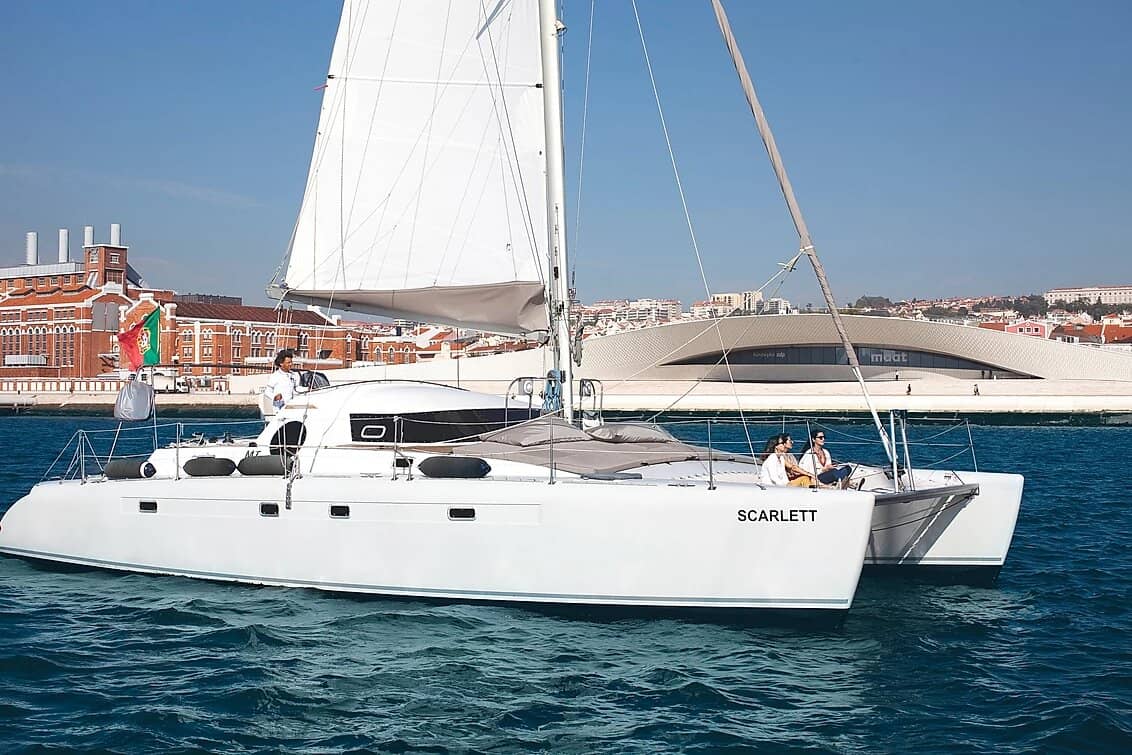 Sailing catamaran