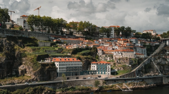 Lugar para eventos con terraza con vistas al skyline de Lisboa