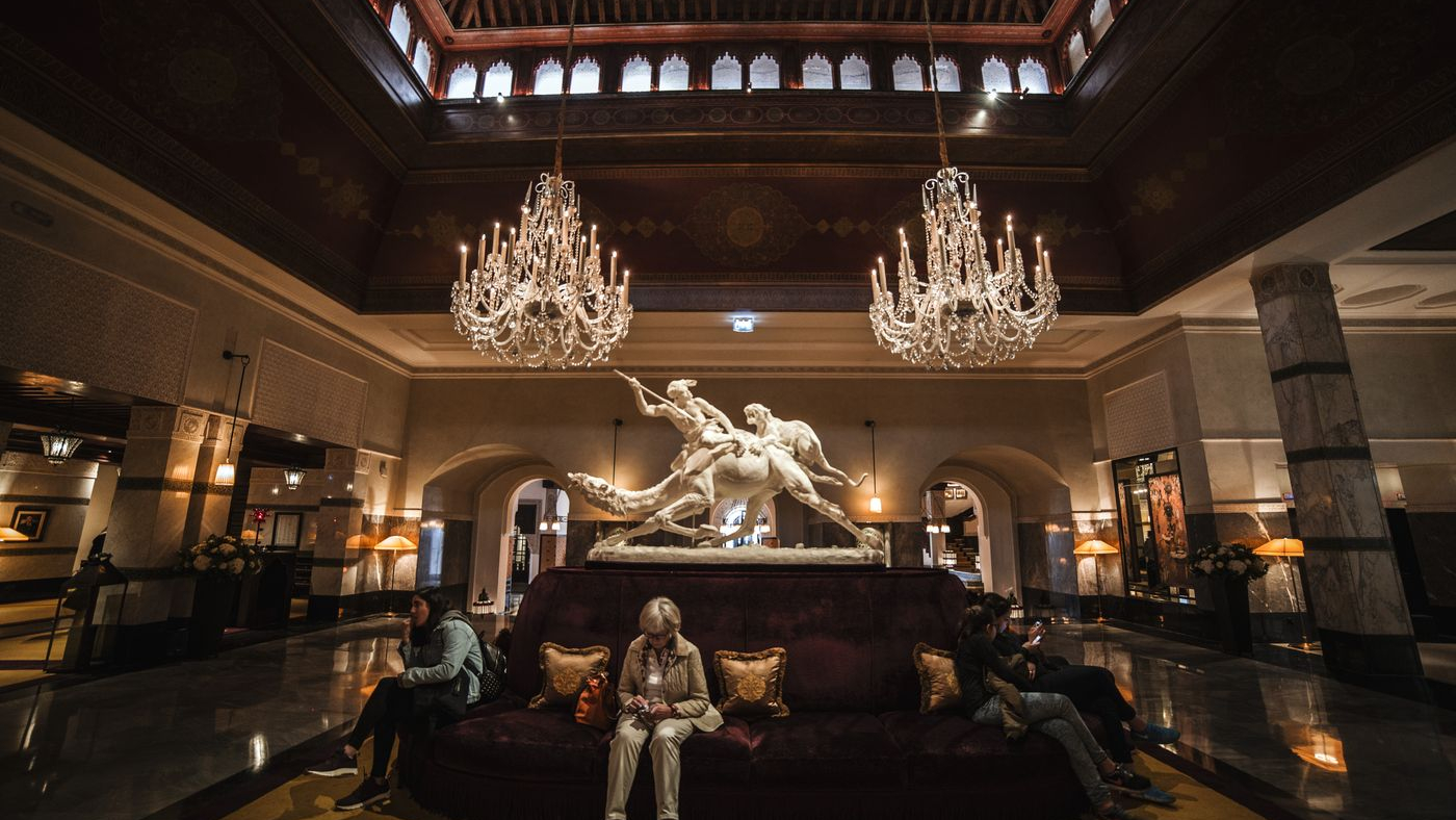 Elegante átrio de hotel de luxo, um espaço sofisticado para seminários e conferências em Lisboa