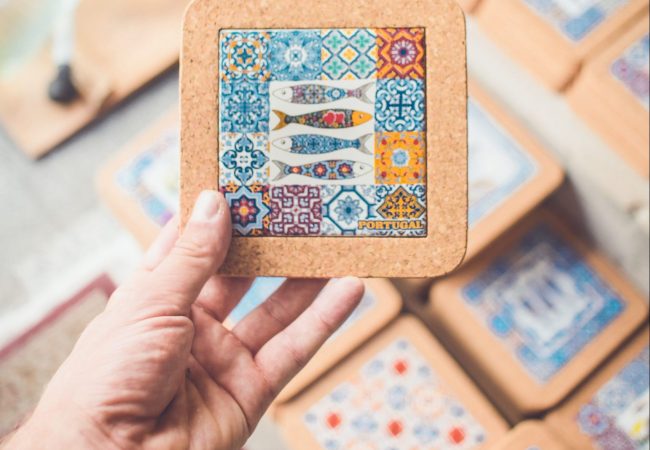 Las baldosas de las tiendas de souvenirs en Lisboa son falsas.