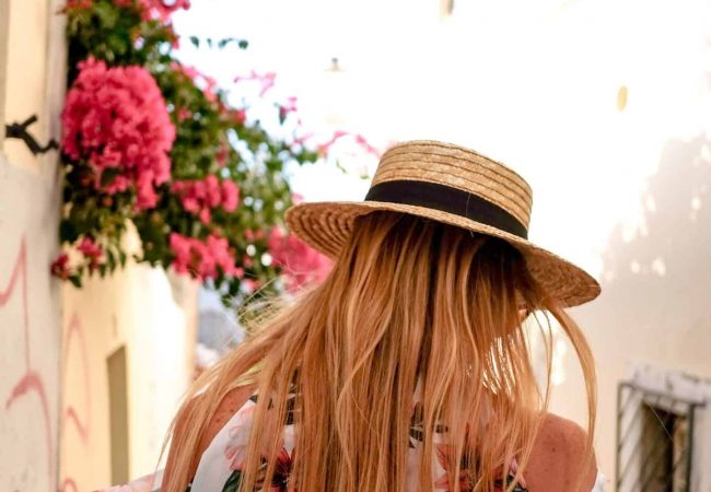 Discover Lisbon through the streets of Alfama, Lisbon's emblematic district