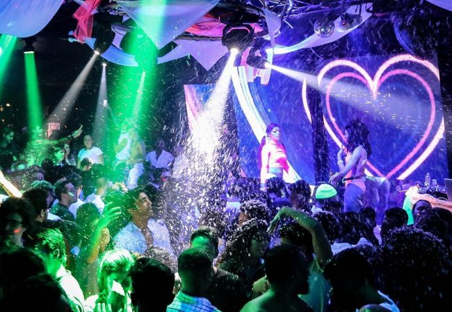 O Posh Club é um clube com espetáculos trans e está localizado no bairro de São Bento, em Lisboa