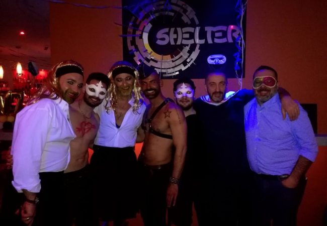 Tal como o Tr3s, o Shelter é um bar gay em Lisboa que serve principalmente a comunidade dos "ursos".